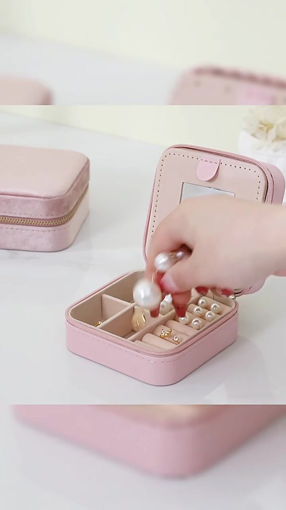 กล่องใส่เครื่องประดับพกพา ขนาดเล็ก ดีไซน์เรียบหรู ช่องแบ่งเป็นสัดส่วน เก็บแหวน สร้อย ต่างหูได้ครบ