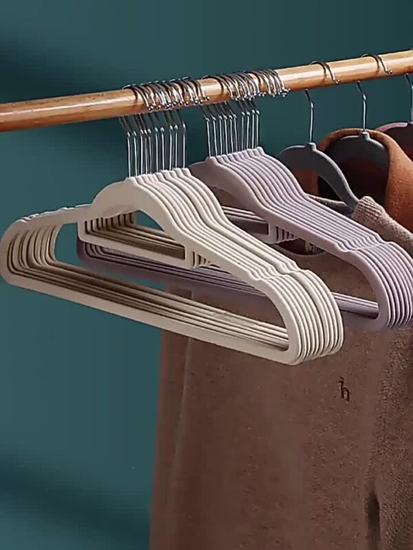 ไม้แขวนเสื้อกำมะหยี่แพ็ค 10 ชิ้น ตะขอหมุน 360 องศา กันลื่นสไตล์มินิมอล แข็งแรง ทนทาน ไม่ทำลายผ้า