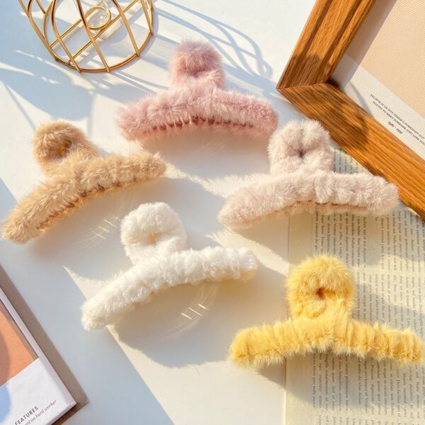 กิ๊บแฟชั่นขนฟูผู้หญิง สีหวานสไตล์เกาหลี ติดผมแน่นไม่หลุด นุ่มมือใส่สบาย