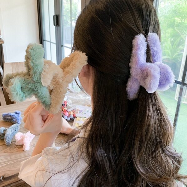 กิ๊บแฟชั่นขนฟูผู้หญิง สีหวานสไตล์เกาหลี ติดผมแน่นไม่หลุด นุ่มมือใส่สบาย