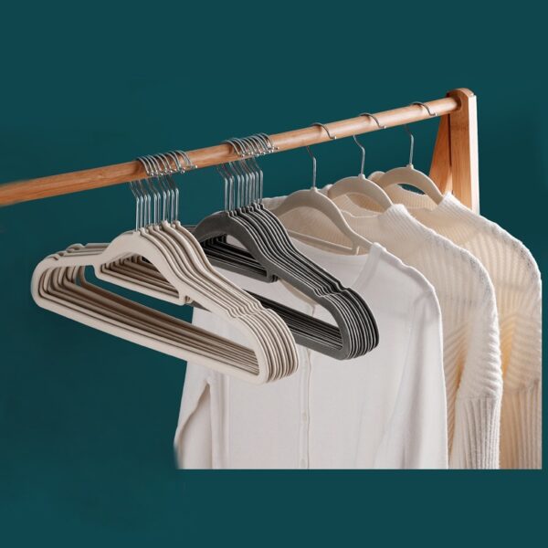 ไม้แขวนเสื้อกำมะหยี่แพ็ค 10 ชิ้น ตะขอหมุน 360 องศา กันลื่นสไตล์มินิมอล แข็งแรง ทนทาน ไม่ทำลายผ้า