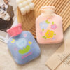 กระเป๋าน้ำร้อนลายดอกไม้ 500ml สีหวานน่ารัก วัสดุหนาพิเศษ ช่วยคลายหนาว บรรเทาปวด ปลอดภัย ใช้นาน