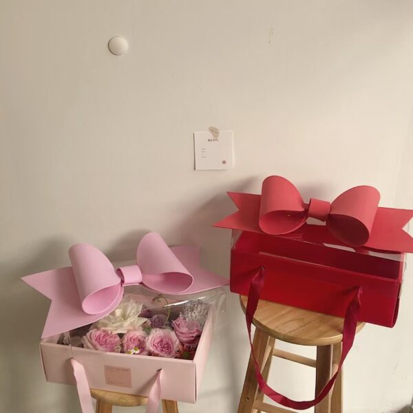 วาเลนไทน์ กล่องของขวัญพร้อมหูหิ้ว โบว์ใหญ่ สวยหรู เหมาะให้ของขวัญ ตรุษจีน คริสต์มาส วันสำคัญ