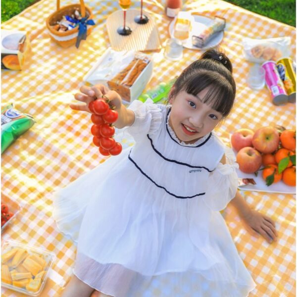 เสื่อตั้งแคมป์ปิกนิก พับเก็บได้ มีสายหิ้ว กันน้ำหนาอย่างดี ใช้งานได้ทั้งในสวนและชายหาด สะดวกพกพา
