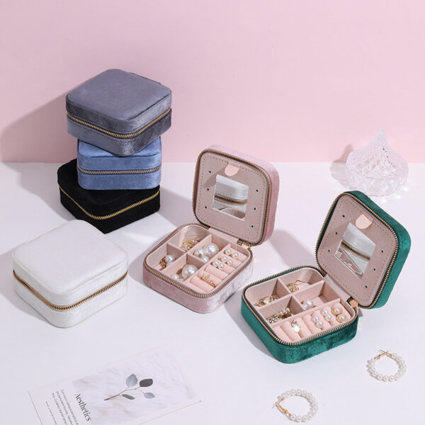 กล่องใส่เครื่องประดับพกพา ขนาดเล็ก ดีไซน์เรียบหรู ช่องแบ่งเป็นสัดส่วน เก็บแหวน สร้อย ต่างหูได้ครบ