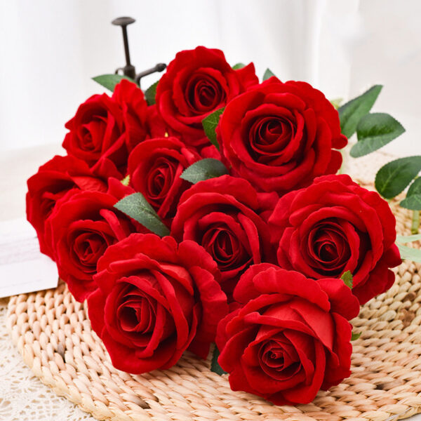 ดอกกุหลาบกำมะหยี่สีแดง ดอกไม้ประดิษฐ์สำหรับตกแต่งบ้าน งานแต่ง งาน DIY สวยหรู โรแมนติก ของขวัญวันวาเลนไทน์