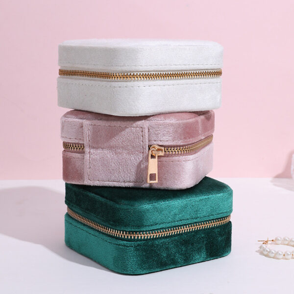 กล่องใส่เครื่องประดับพกพา ขนาดเล็ก ดีไซน์เรียบหรู ช่องแบ่งเป็นสัดส่วน เก็บแหวน สร้อย ต่างหูได้ครบ