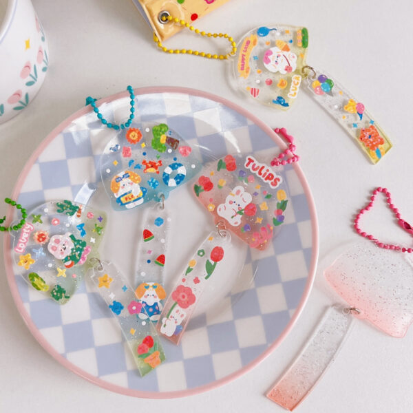 ป้ายชื่ออะคริลิค DIY ลายการ์ตูน พร้อมสติกเกอร์ไดคัท ตกแต่งเป็นพวงกุญแจสวยไม่ซ้ำ